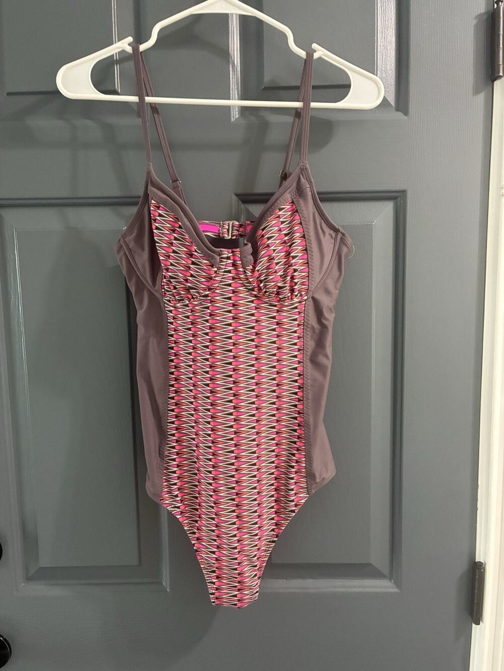Athleta Size 36 B/C Tall One Piece Swimsuit Swimwear Beachwear Pink Geometric